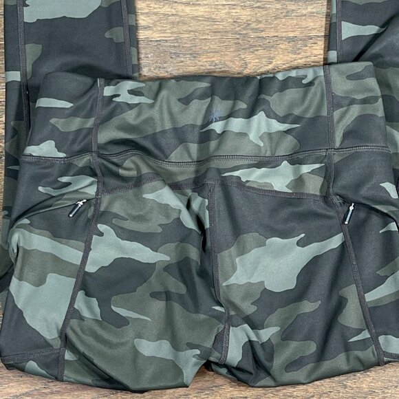 ATHLETA Camo Contender Tights 7/8 In Powerlift Olive Small #84418 EUC - Picture 4 of 7